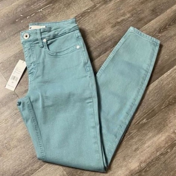 Vineyard Vines Jamie High-Rise Garment-Dyed Jeans - Picture 3 of 12